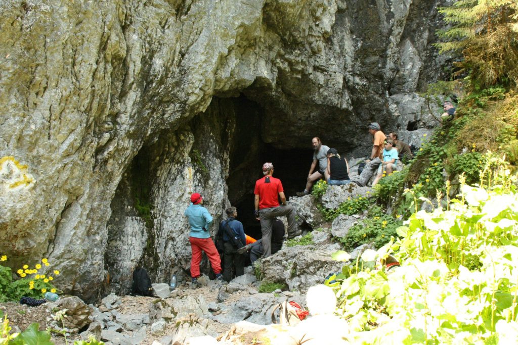 vchod do Černé jeskyně - Pestera Neagra