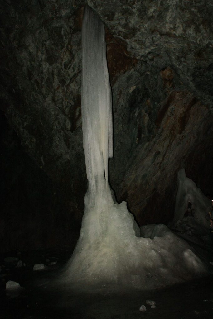 stalagnát v Ledové jeskyni