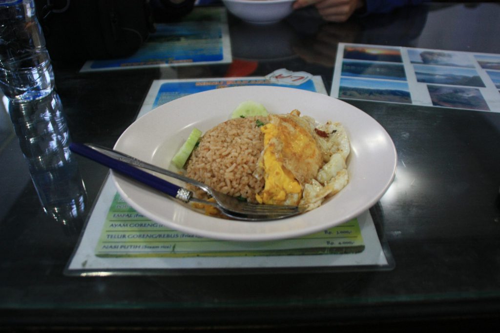 Nasi goreng - smažená rýže, pochoutka zhruba za 20 Kč